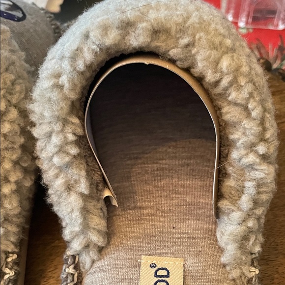 Life Is Good Gray Slippers with Scenic Heart Design Size 7-8 - Picture 8 of 10